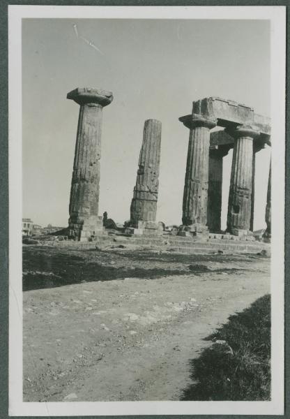Sito Archeologico - Corinto - Tempio di Apollo - Infilata delle colonne
