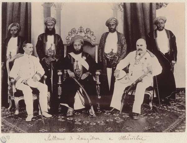 Ritratto di gruppo - Hamid ibn Thuwaini - Sultano di Zanzibar - Basil Cave - Lloyd Mathews - Ministri