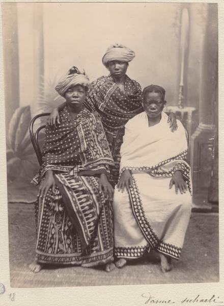 Ritratto di gruppo - Tre Donne Swahili - Studio del fotografo