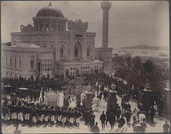 Turchia - Istanbul - Corno d'Oro - Sponda europea - Moschea