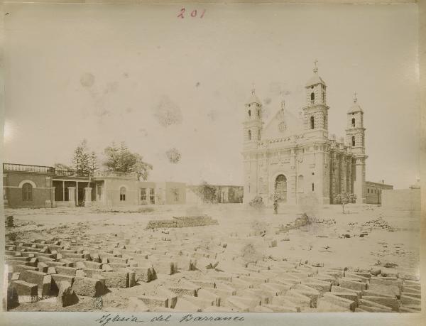 Perù - Lima - Chiesa del Barranco - Esterno - Sagrato