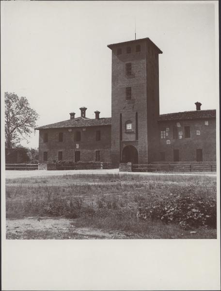 Peschiera Borromeo - Castello - Facciata e torre centrale