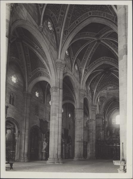 Certosa di Pavia - Chiesa - Navata centrale e navata sinistra