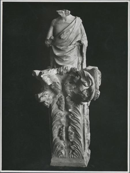 Scultura - Frammento di tomba viscontea - Giovanni di Balduccio - Milano - Castello Sforzesco - Museo di Arte Antica (già nella basilica di S. Tecla)