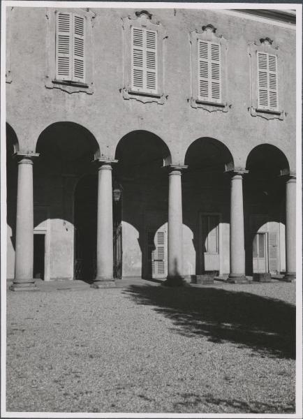 Pavia - Via Boezio (?) - Palazzo - Cortile
