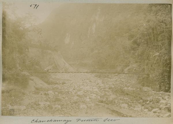 Perù - Chianchamayo (distretto) - Torrente in secca - Fiume Chanchamayo - Ponte sospeso