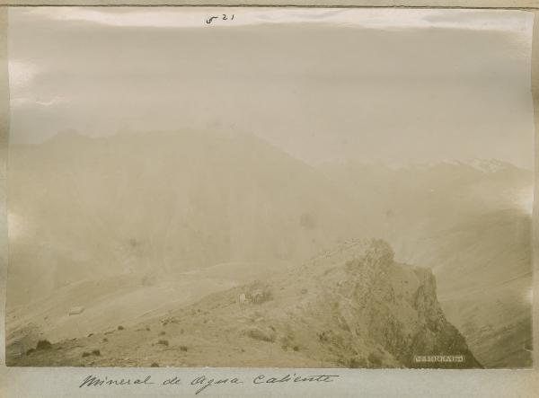 Perù - Agua Calientes - Sperone roccioso - Cava di minerali - Montagne