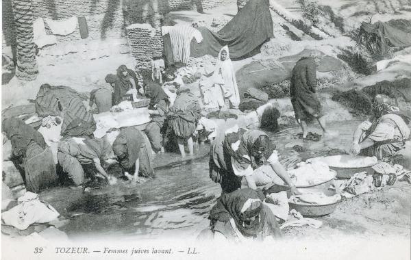 Tunisia - Tozeur - Donne ebree che lavano