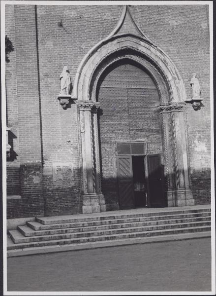 Verona - Chiesa di S. Eufemia - Portale