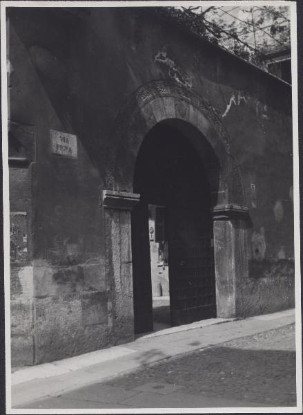 Verona - Palazzo di via Pigna 17 - Portale