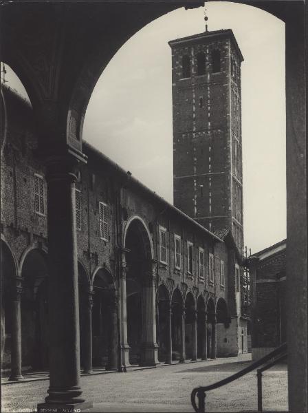 Milano - Basilica di Sant'Ambrogio - Portico della Canonica
