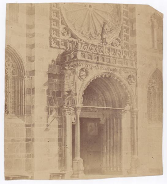 Monza - Duomo - Facciata - Particolare del portale principale - Matteo da Campione