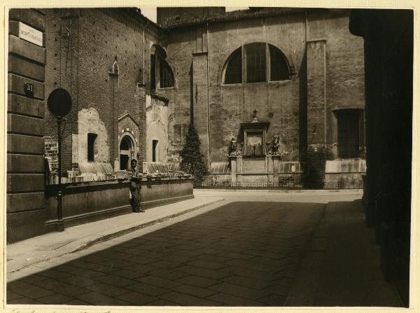 Milano - Via Borgonuovo - Chiesa di San Marco - Ambulante