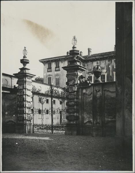 Cernusco sul Naviglio - Villa Alari Visconti di Saliceto - Cancello di ingresso