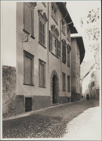 Gravedona - Via Vittorio Veneto - Palazzo - Facciata