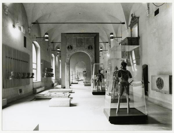 Milano - Castello Sforzesco - Musei Civici - Museo d'Arte Antica - Sala 14 (detta Sala Verde o dei Portali) - Allestimento BBPR con aggiornamenti degli anni 2000