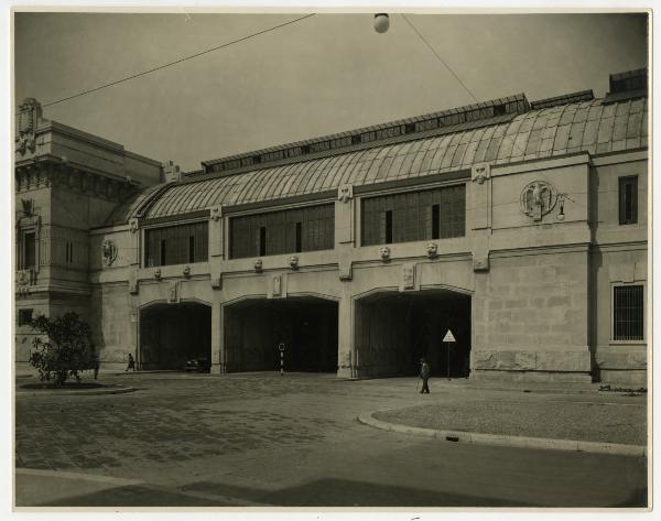 Milano - Stazione Centrale - Testata verso Via Aporti del sottopassaggio Pergolesi // emblemi fascisti