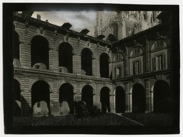 Milano - Palazzo Arcivescovile - Cortile detto della Canonica - Duomo