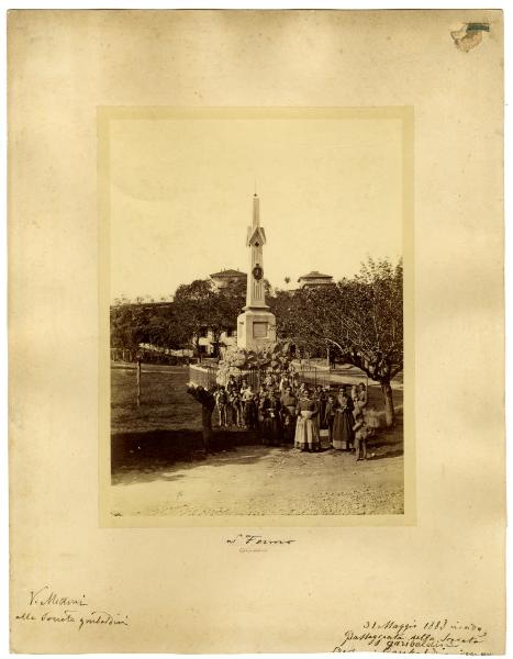 Ritratto di gruppo - Società Garibaldini - San Fermo della Battaglia - Monumento ai caduti