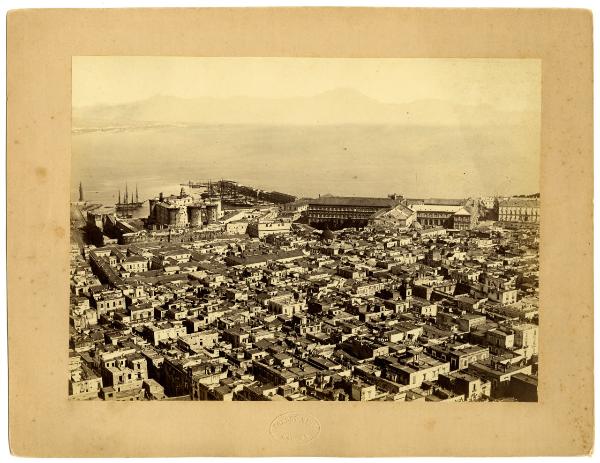 Napoli - Veduta del porto e di Castel Nuovo o Maschio Angioino