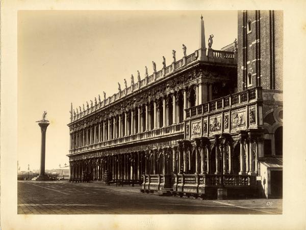 Venezia - Piazza S. Marco - Loggetta del Sansovino e Palazzo della Libreria Sansoviniana