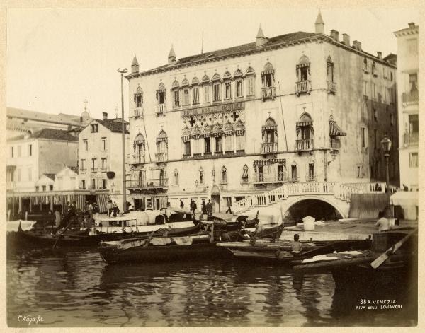 Venezia - Riva degli Schiavoni e Hotel Danieli