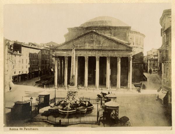 Roma - Piazza della Rotonda - Pantheon e fontana del Pantheon