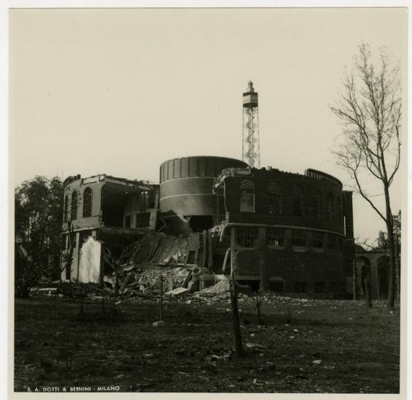 Milano - bombardamenti 1943 - Palazzo Dell'Arte - Parco Sempione - Torre Littoria (ora edificio sede della Triennale di Milano).