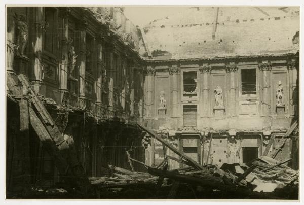 Milano - bombardamenti 1943 - Palazzo Reale - Sala delle Cariatidi