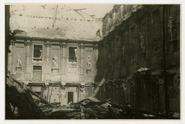 Milano - bombardamenti 1943 - Palazzo Reale - Sala delle Cariatidi