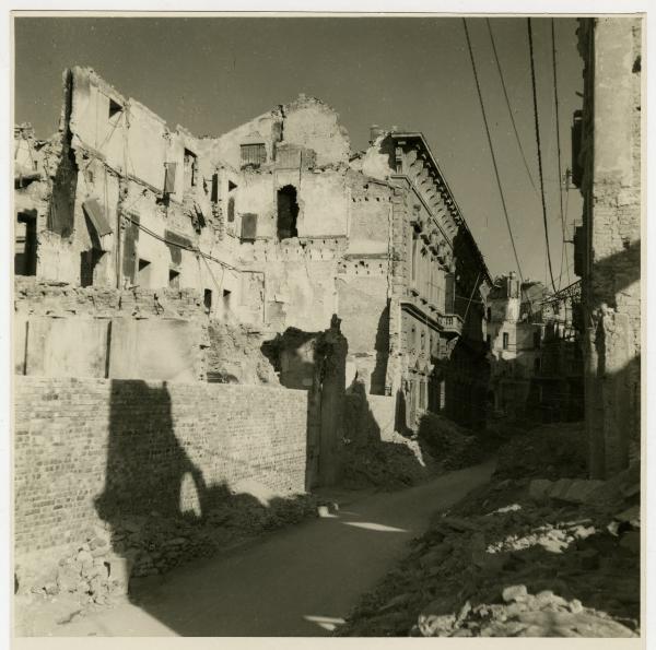 Milano - bombardamenti 1943 - Via Lanzone 2 - Palazzo Visconti