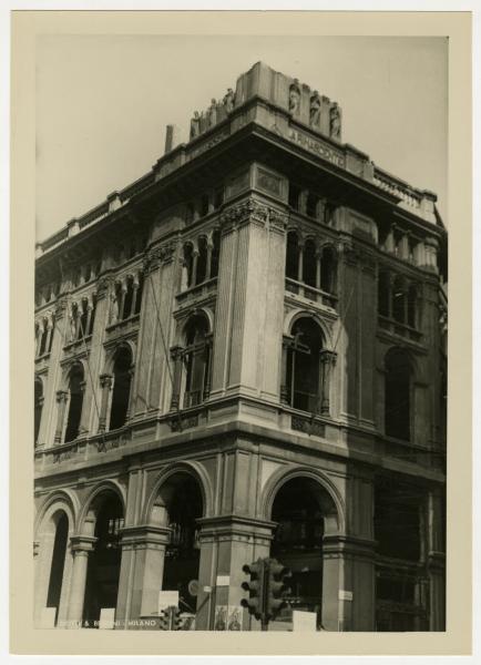 Milano - bombardamenti 1943 - Palazzo La Rinascente - angolo piazza Duomo e via Santa Radegonda