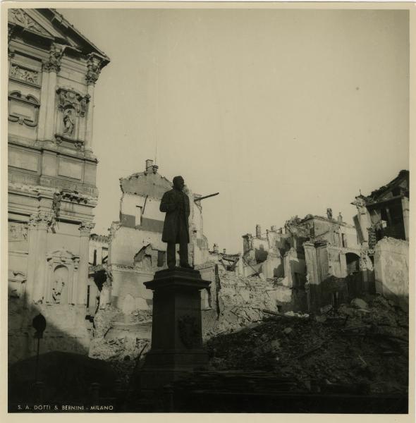 Milano - bombardamenti 1943 - Piazza S. Fedele