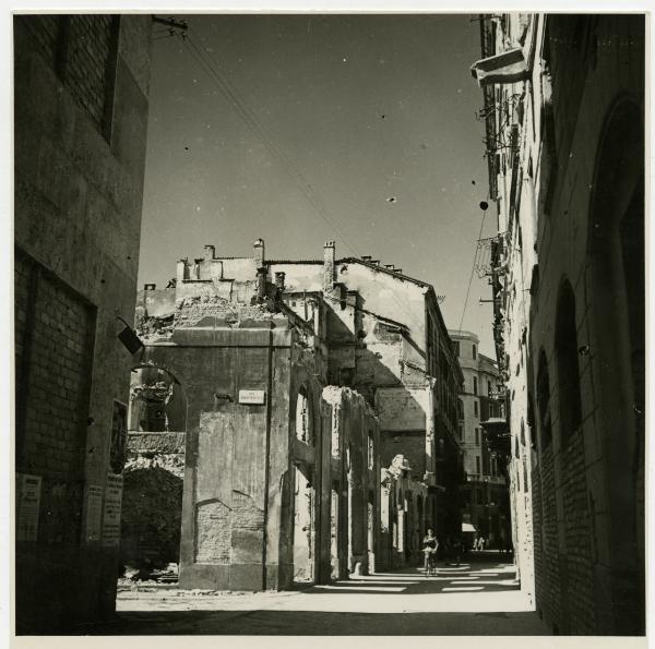 Milano - bombardamenti 1943 - Via Brisa angolo via Ansperto