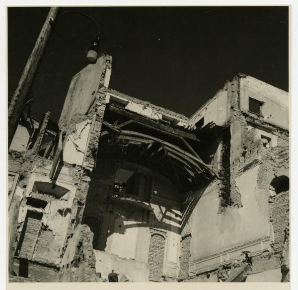 Milano - bombardamenti 1943 - Via del Gesù angolo Via della Spiga