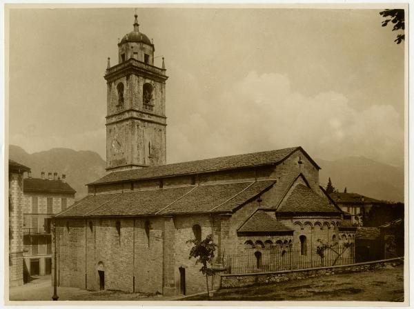 Bellagio (CO) - Basilica di San Giacomo - veduta della parte absidale e del campanile