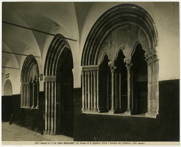 Bergamo - Ex Chiesa di S. Agostino - porta e finestre del refettorio
