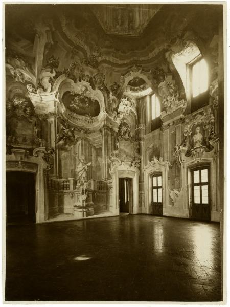 Brignano Gera d'Adda (BG) - Villa Visconti Citterio (Carminati Celesia) - salone interno con affreschi