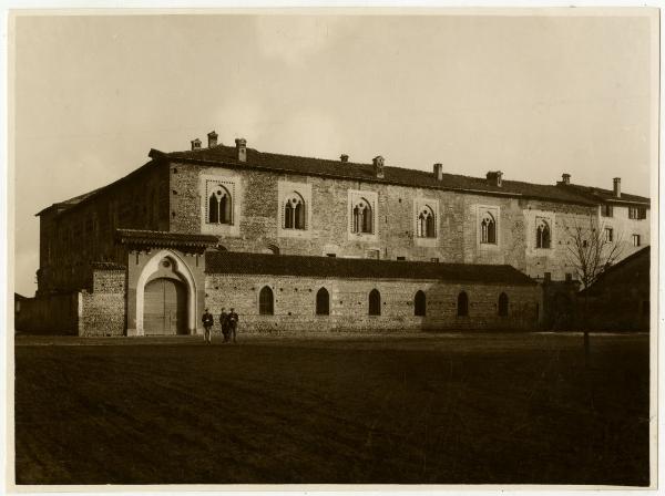 Cassano d'Adda (MI) - Castello Borromeo d'Adda - facciata esterna - passanti