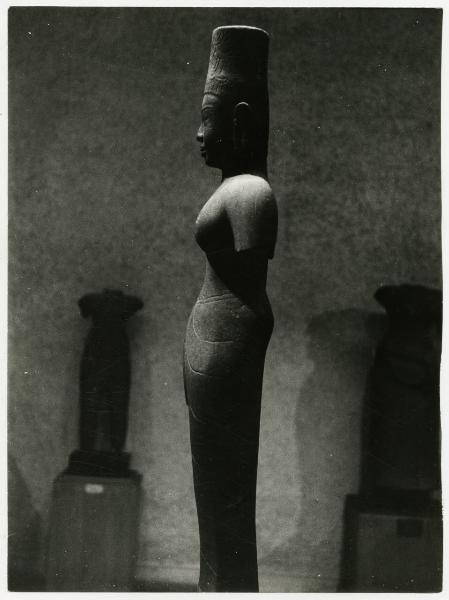 Statua in arenaria - Divinità femminile Khmer - Parigi - Museo Guimet