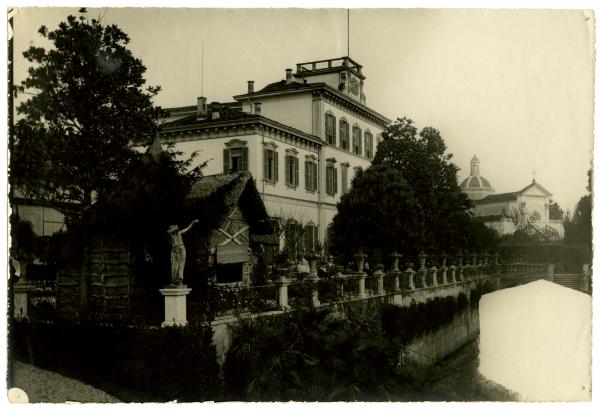Montesiro - Villa Prinetti, già Crivelli, Mesmer, Besana, oggi Castelletti - Prospetto verso il giardino