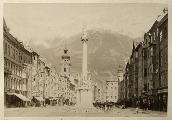 Austria - Tirolo - Innsbruck - Maria Theresien Strasse - monte Hafelekar