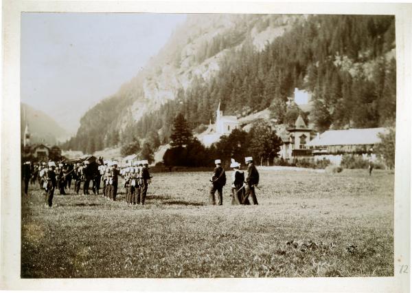 Italia - Valle d'Aosta - Gressoney - truppe schierate