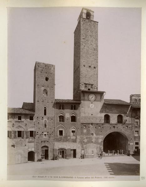Italia - Toscana - S. Gimignano - Piazza del Duomo - Palazzo vecchio del Podestà
