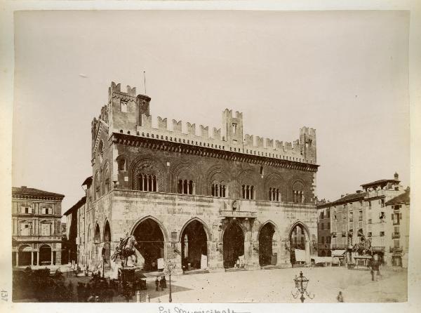 Lombardia - Piacenza - Piazza dei Cavalli - Palazzo comunale