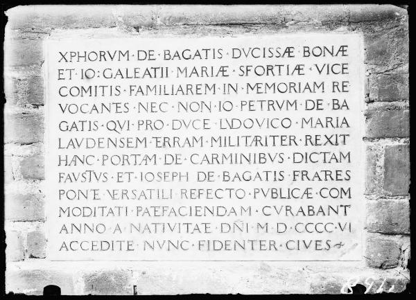 Lapide - iscrizione latina - Porta del Carmine - Castello Sforzesco - Milano