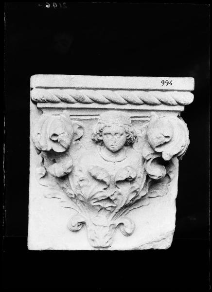 Scultura - capitello - testa di bimbo - motivi vegetali - Museo Archeologico - Castello Sforzesco