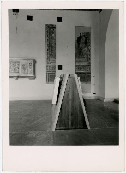 Milano - Castello Sforzesco - Musei Civici - Museo d'Arte Antica - Sala IV? - Allestimento BBPR (1956)