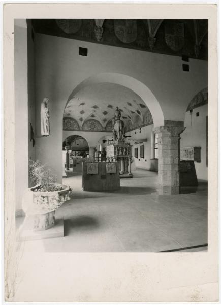 Milano - Castello Sforzesco - Musei Civici - Museo d'Arte Antica - Allestimento BBPR (1956) - Sala 3 e vista sulla Sala 2