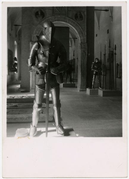 Milano - Castello Sforzesco - Musei Civici - Museo d'Arte Antica - Sala 14 (detta Sala Verde o dei Portali) - Allestimento BBPR (1956) - Armature